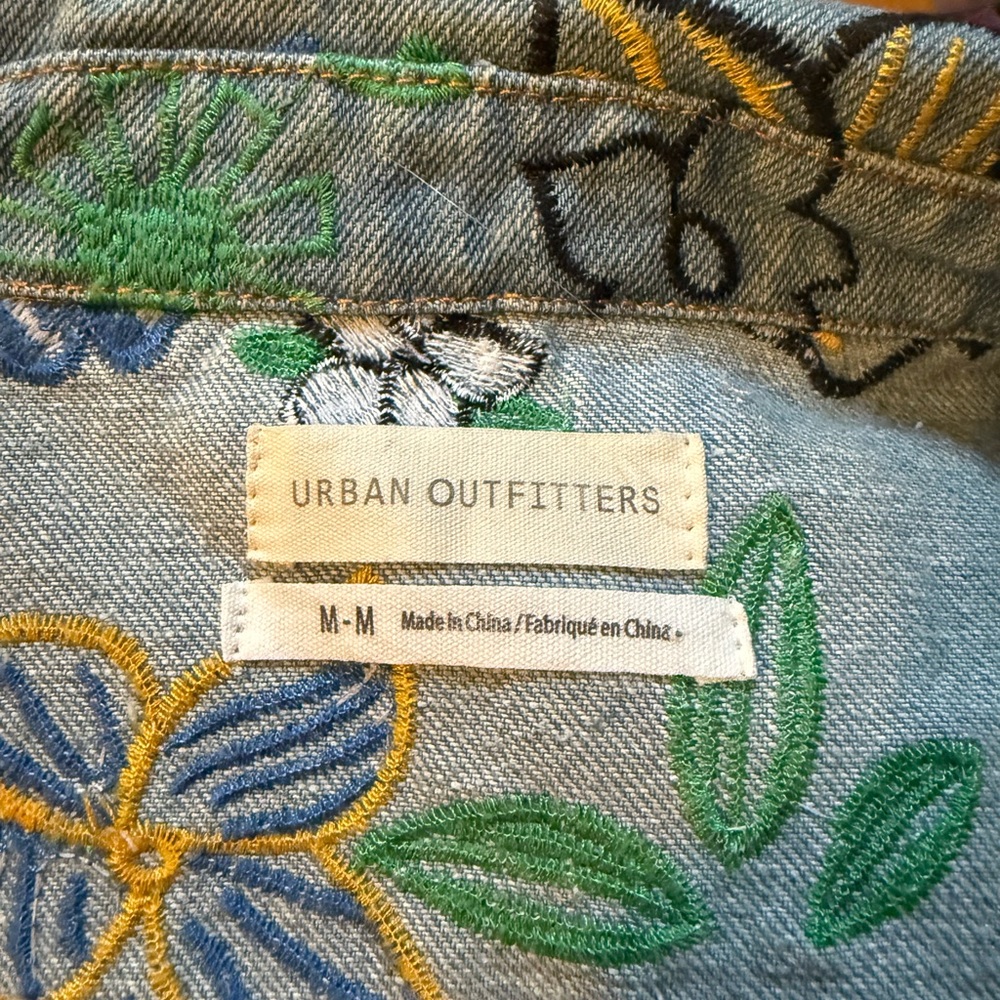 UO Floral Embroidered Trucker Jacket - Picture 5 of 5